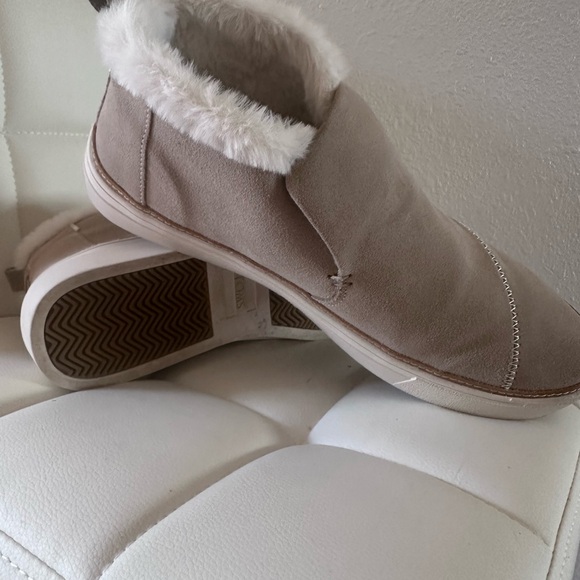 Toms Paxton Slips on Ankle Boots Sneakers with Plush White Lining - Picture 4 of 8